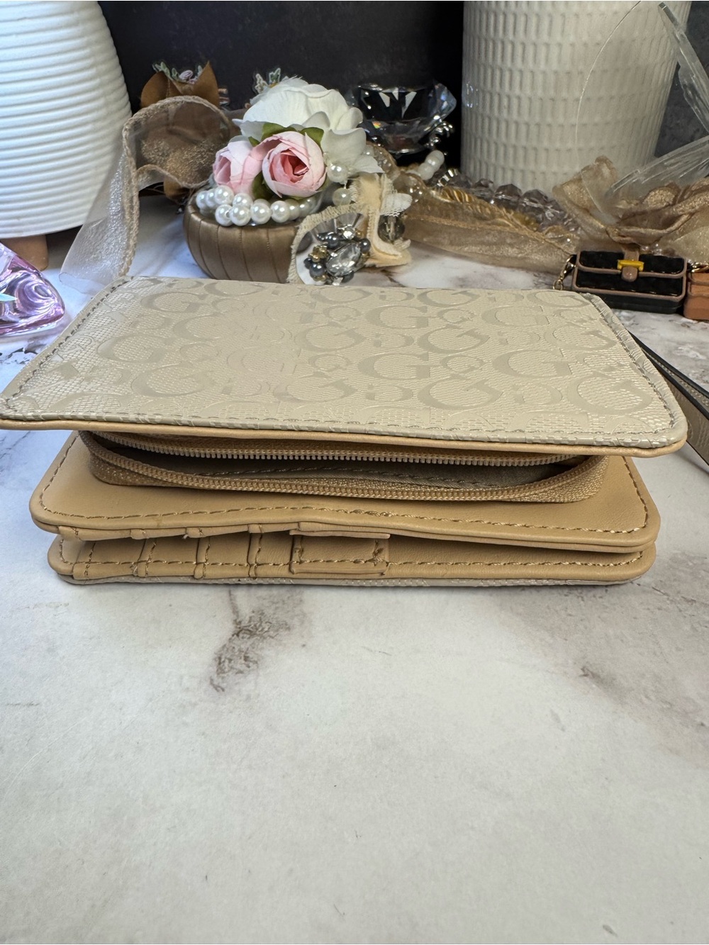 Guess Wallet - Picture 6 of 9